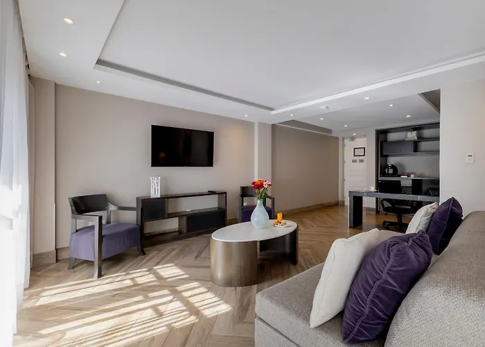 Hotel Isaaya Boutique By Wtc 4*